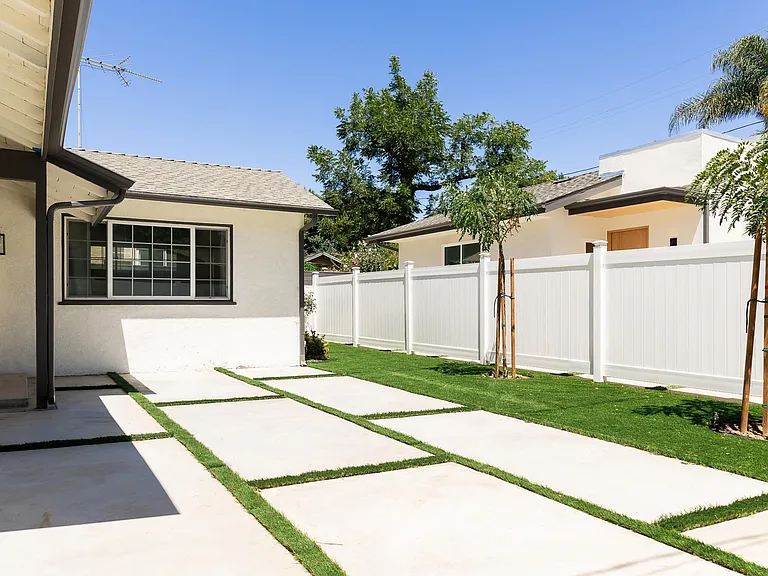 6632 Noble Ave — Photo 27