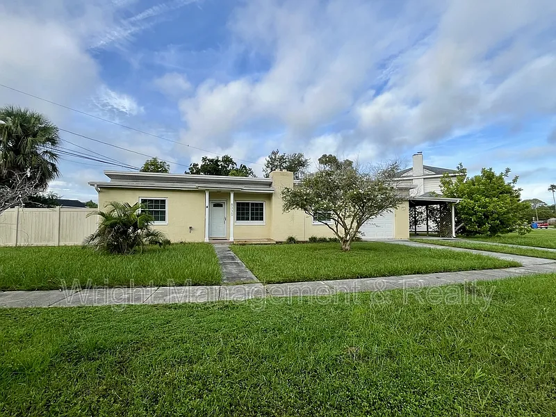 3 bed, 2.0 bath, 1337 sqft, $3,100 — Photo 1