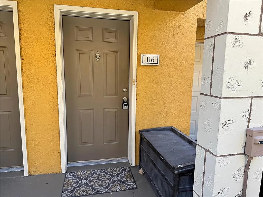 1 bed, 1.0 bath, 1072 sqft, $1,600 — Photo 2