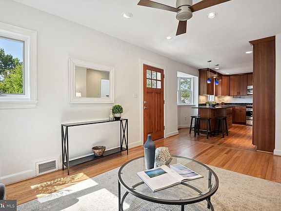 5th image of 4407 W Virginia Ave