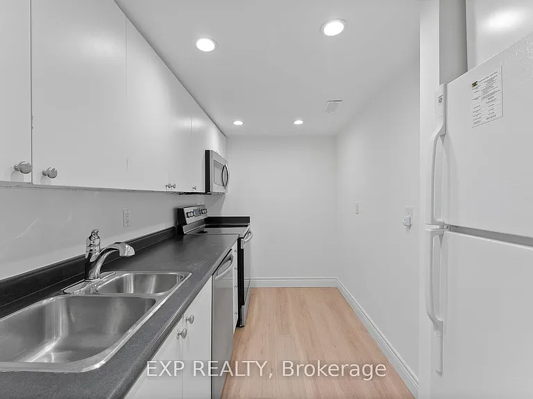 12 B Portland St #Townhouse B — Photo 10