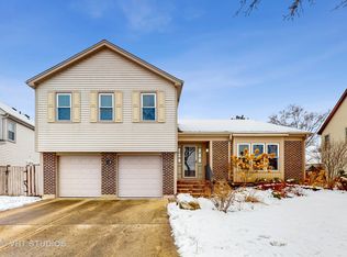 707 Pinehurst Ln, Buffalo Grove, IL 60089