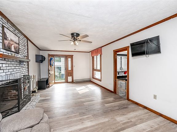 3rd image of 1121 Dixon Rd