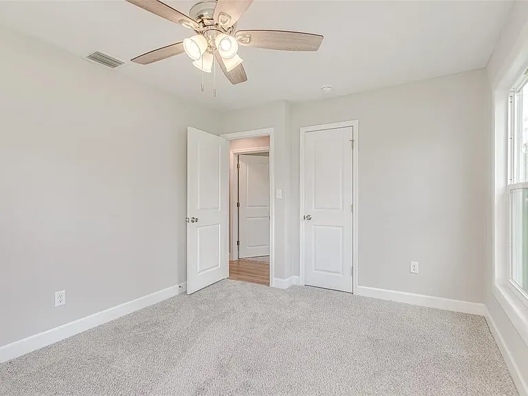 159 Avenue G SE — Photo 14