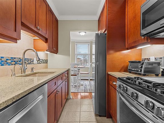 5th image of 185 South Midddle Neck Road #1P