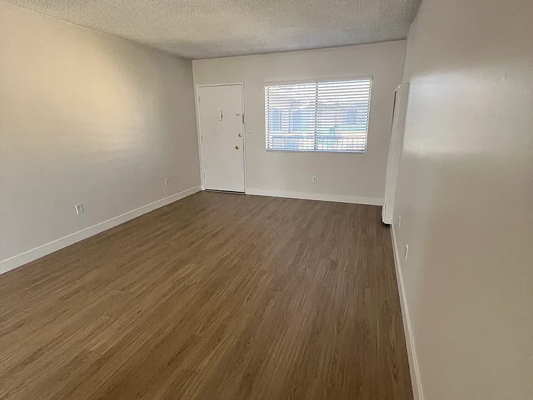 8415 Amigo Ave #8 — Photo 9
