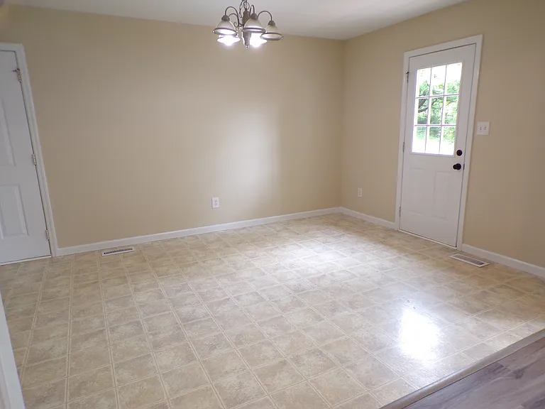 1425 Hammerhill Rd — Photo 6