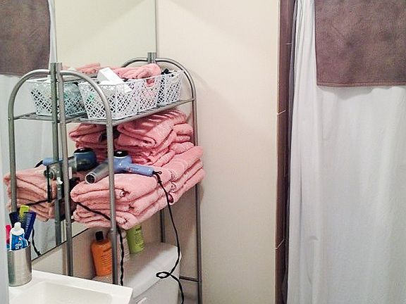 4th image of 4651 1/2 N Wolcott Ave #G
