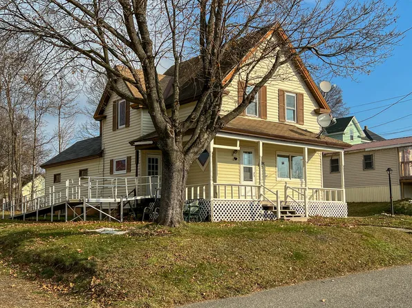 27 Main St, East Millinocket, ME 04430