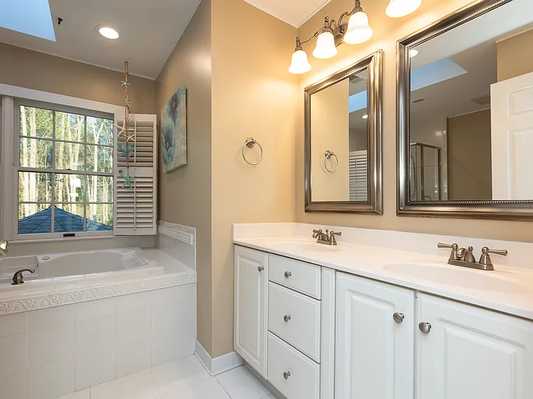 13576 Highland Rd — Photo 17