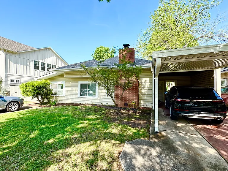 443 College Ave — Photo 1