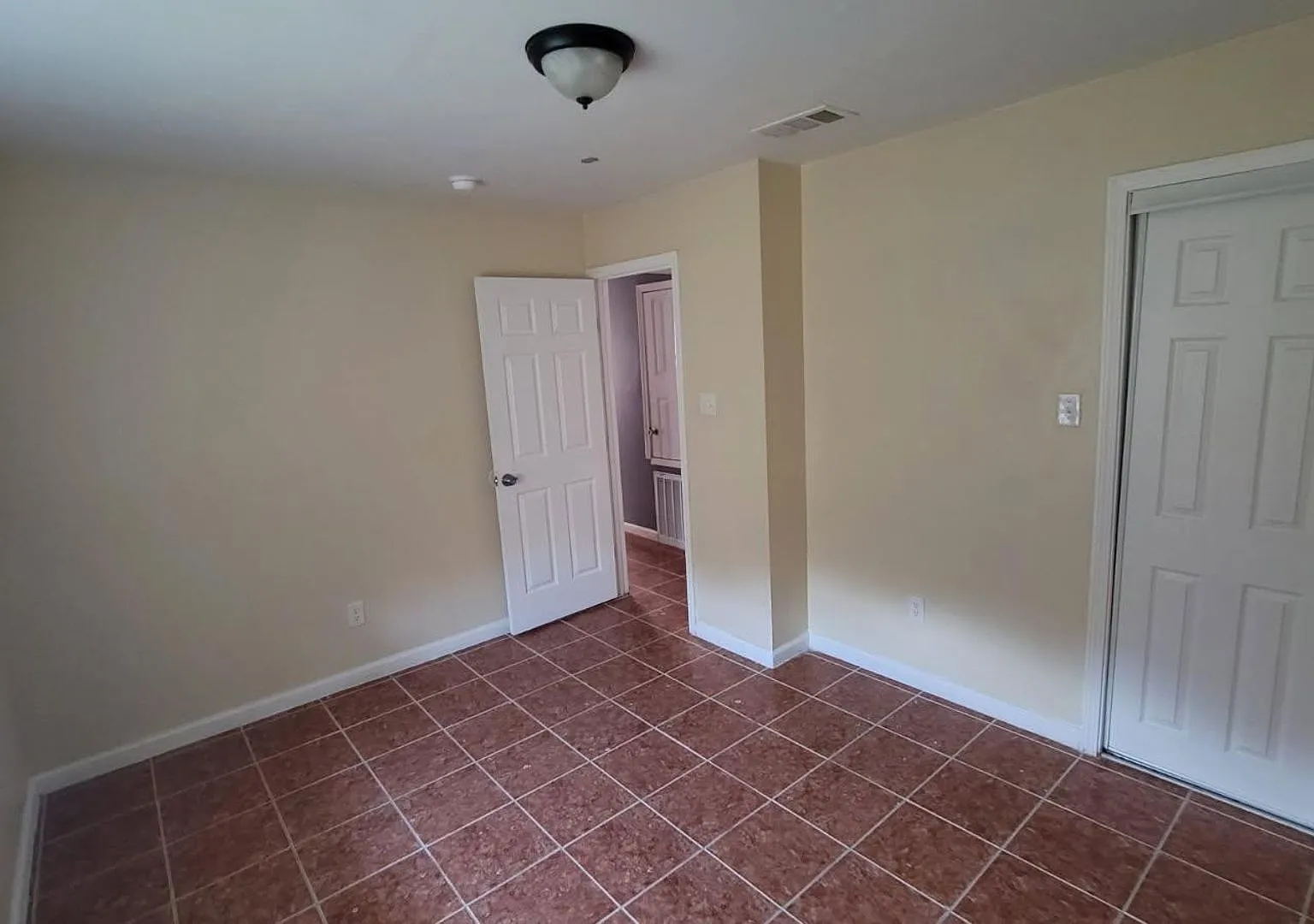 4 Bedroom Single Family Home — Photo 4