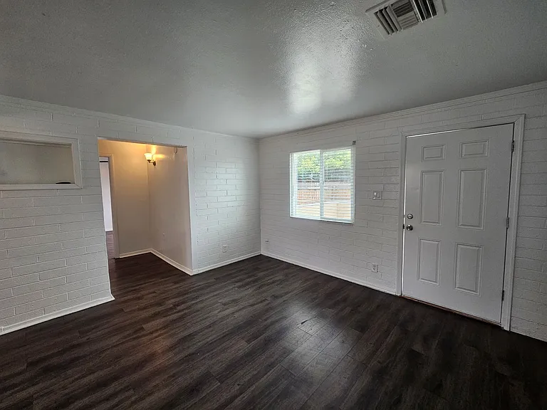 1608-1610 W. Becker Lane — Photo 1