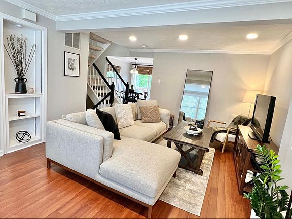 5th image of 7821 Edmunds Way