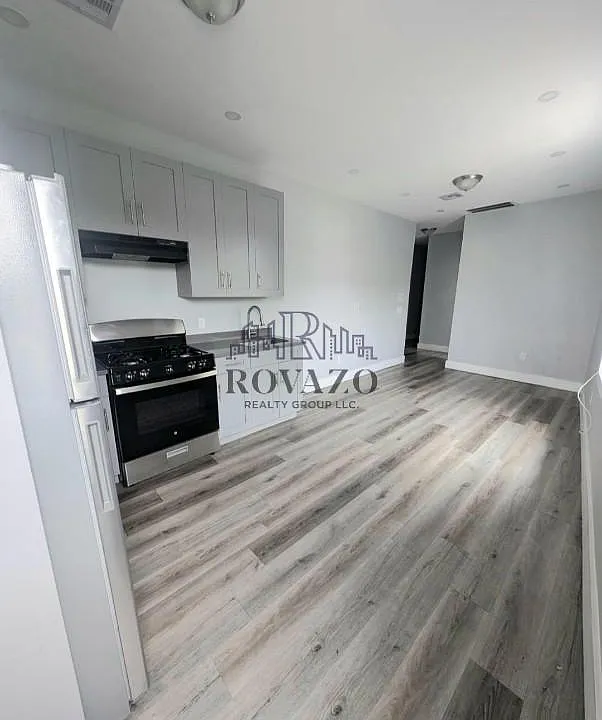 186 Hawthorne Ave #2L