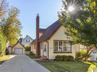 5817 Poppleton Ave, Omaha, NE 68106