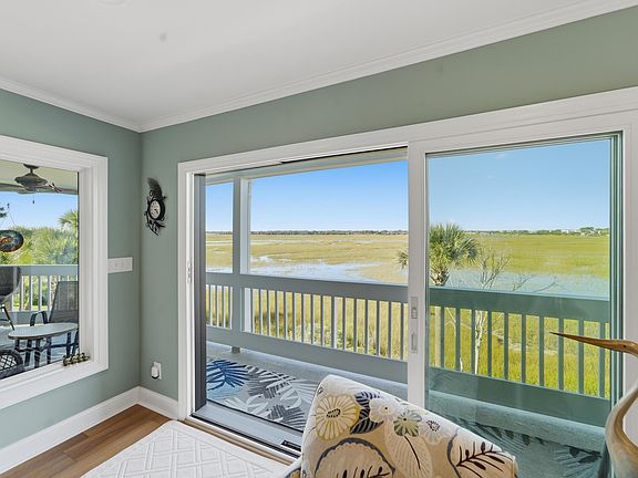 5th image of 131 W Mariners Cay Dr