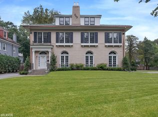 85 Robsart Rd, Kenilworth, IL 60043