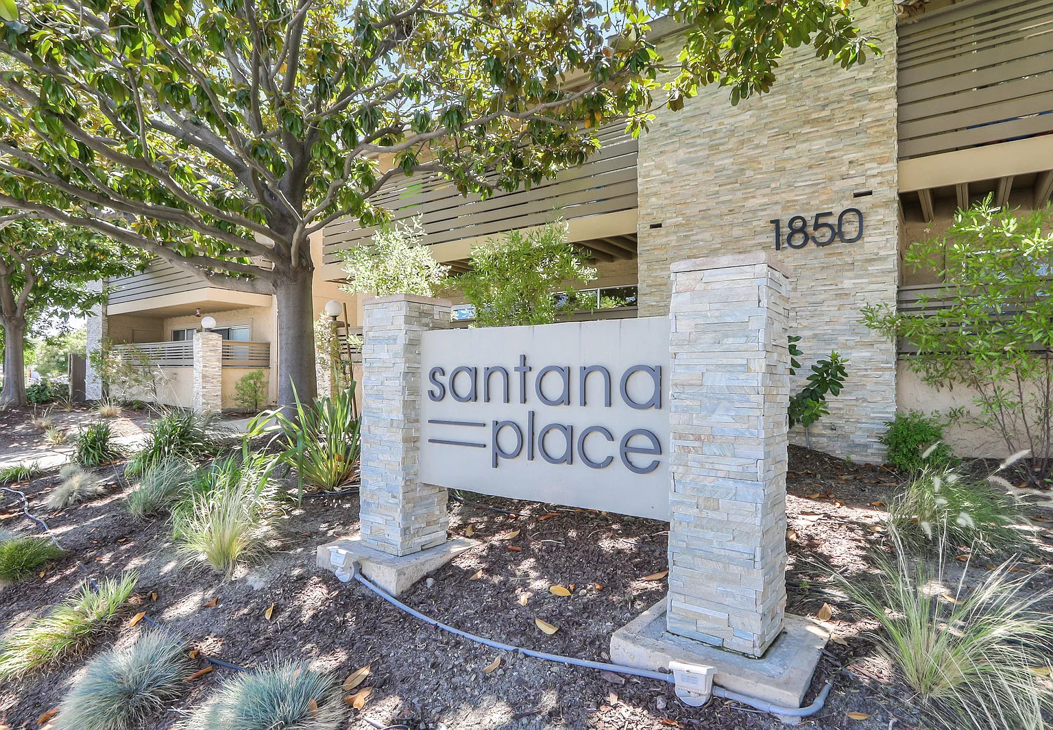 Santana Place — Photo 2