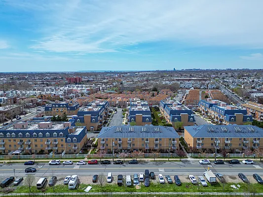 Sold by Remax City Square | media 27