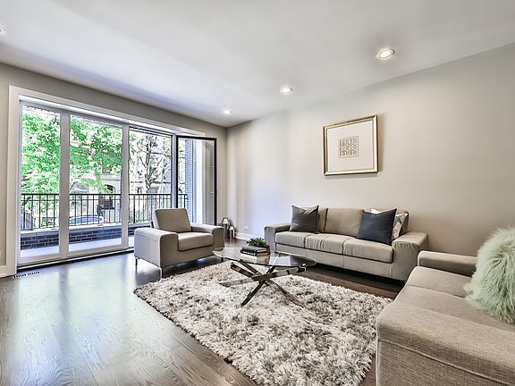 4th image of 823 N Paulina St #1N