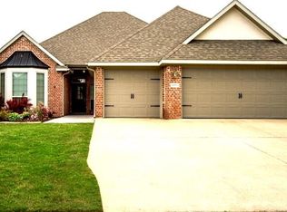 1900 S Cherry Hills Dr, Fayetteville, AR 72701