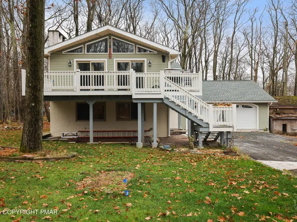 1055 Hunter Dr, Tobyhanna, PA 18466