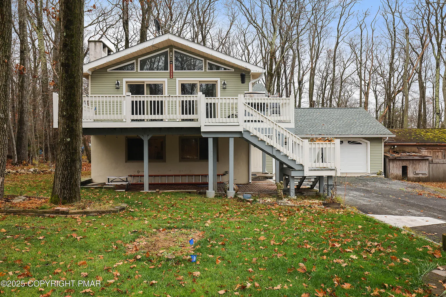1055 Hunter Dr photo 1