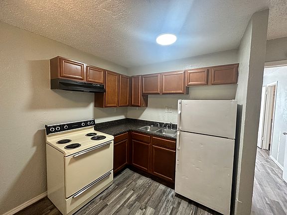 4th image of 6016 S Blackwelder Ave #2