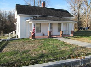 402 Old Toast Rd, Mount Airy, NC 27030