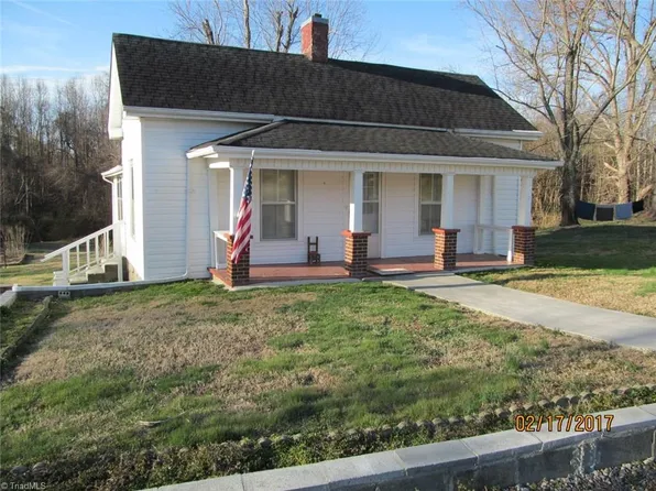 402 Old Toast Rd, Mount Airy, NC 27030