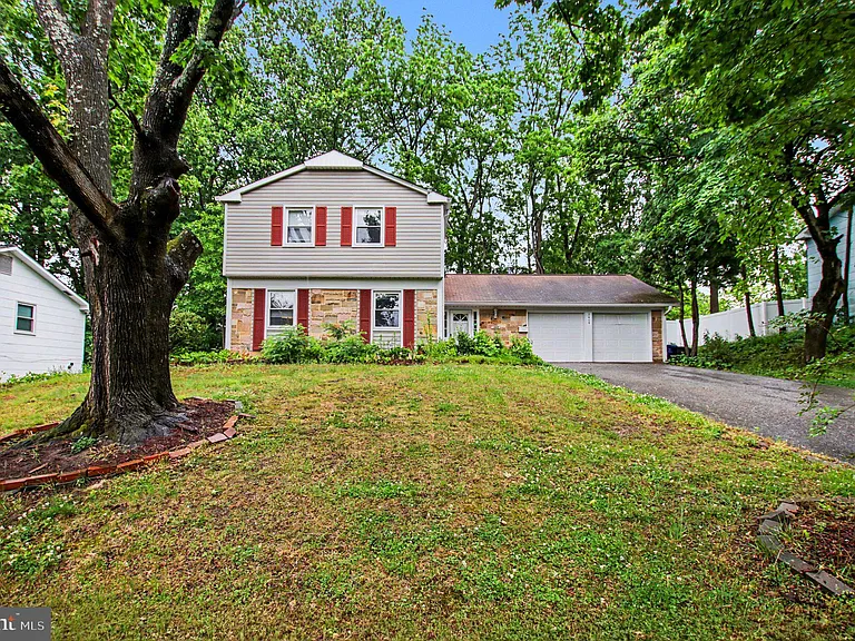 1405 Peachwood Ln — Photo 2