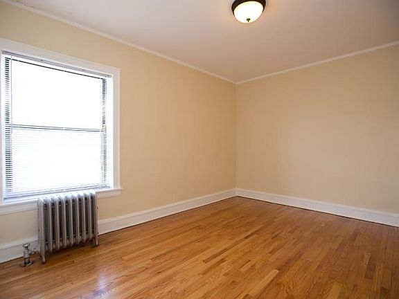 3rd image of 4818 N Oakley Ave #1