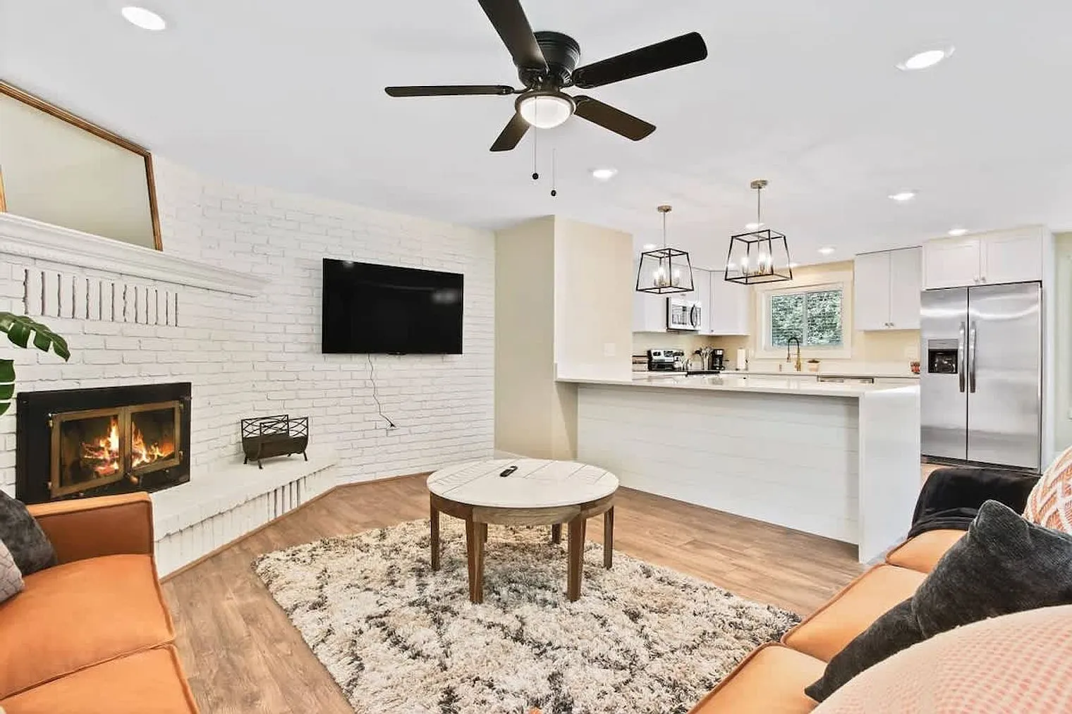 4 bed, 2.0 bath, $7,089 — Photo 4