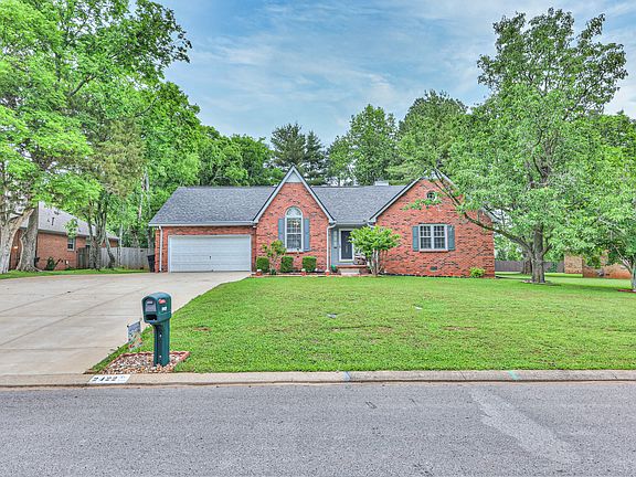 3rd image of 2422 Windemere Dr