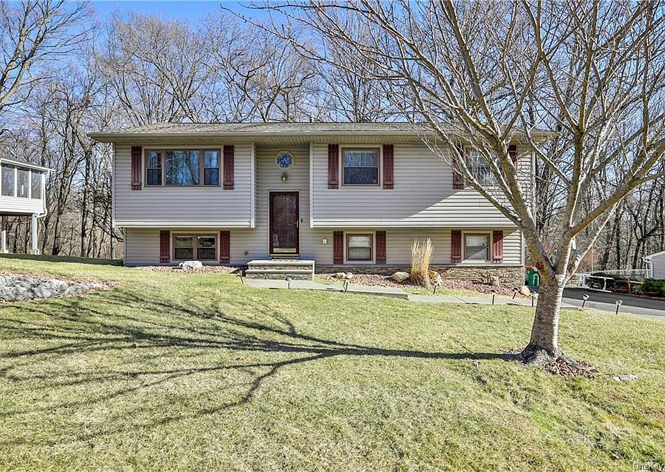 25 Raker Rd, Poughkeepsie, NY 12603 MLS H6232974 Zillow