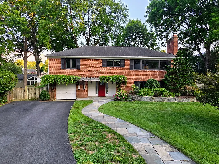 3505 N Jefferson St — Photo 1