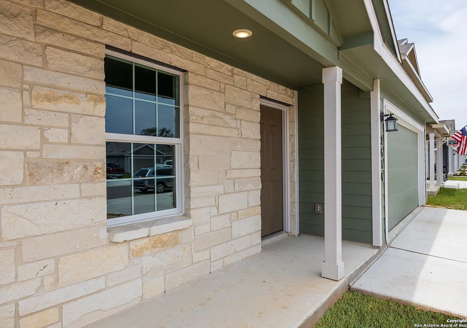 3 bed, 2.0 bath, 1216 sqft, $1,750 — Photo 2