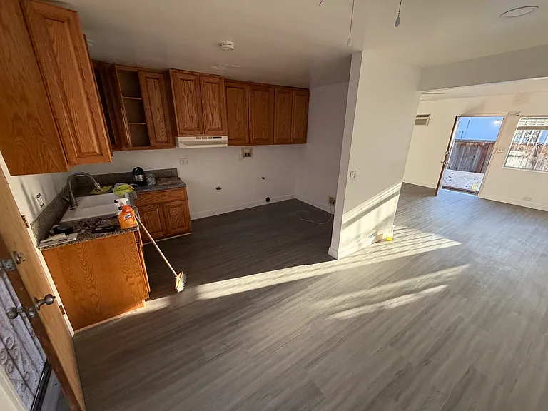3316 W 112th St #1 — Photo 2
