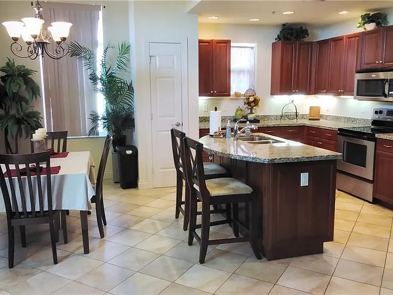 5076 Annunciation Cir #2206 — Photo 8
