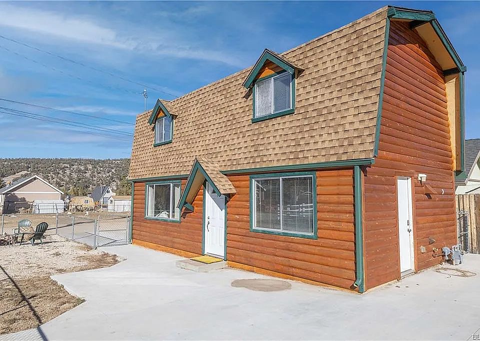 1st image of 2176 5th Ln