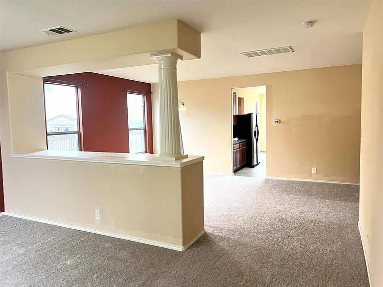 160 Mistletoe Ln — Photo 3