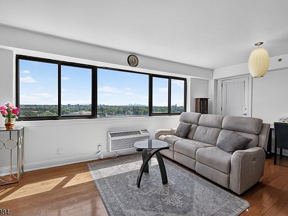 2nd image of 60 Parkway Dr #10C