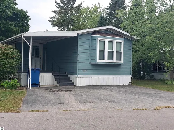 2780 Frank St, Traverse City, MI 49686