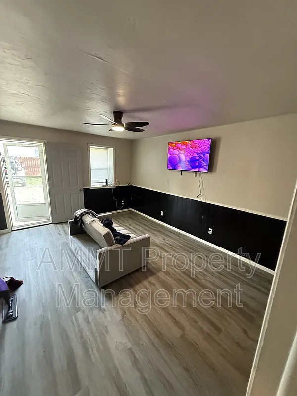1 bed, 1.0 bath, $1,200 — Photo 3