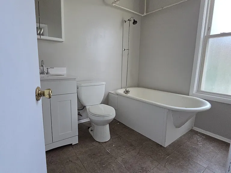 639 W Meinecke Ave #L — Photo 7