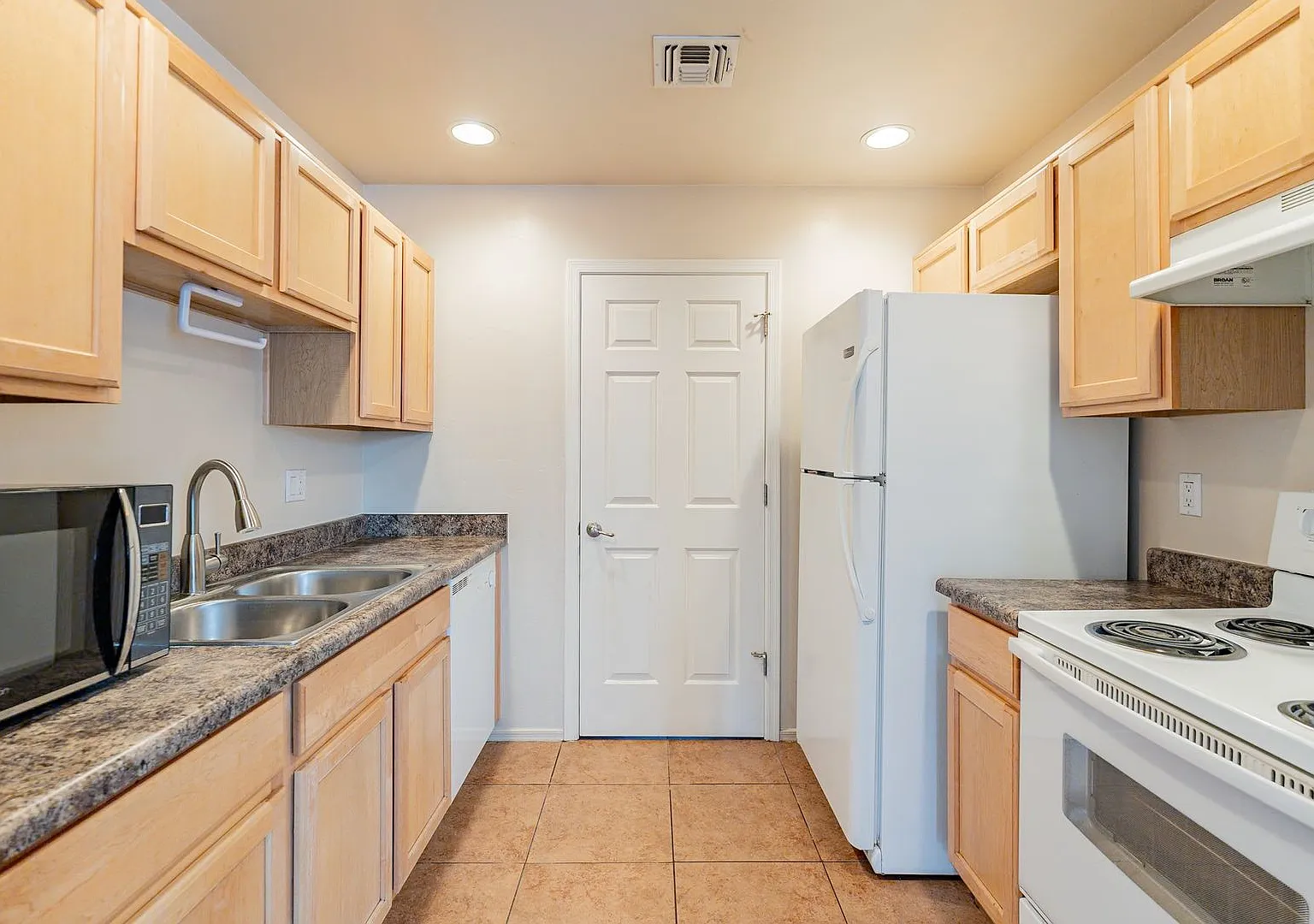 1428 E. Elm St. — Photo 3