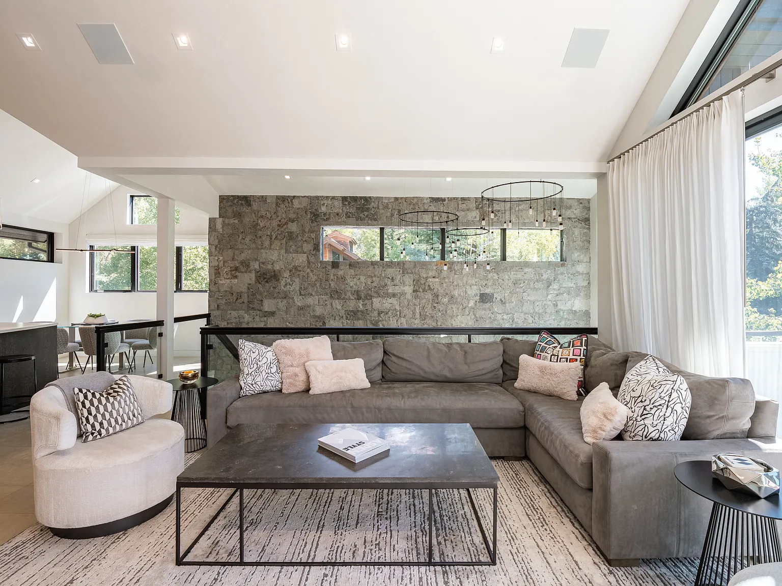 4 bed, 4.5 bath, 2810 sqft, $95,000 — Photo 3