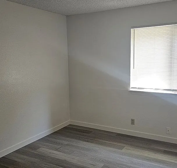 385 Portsmouth Ave — Photo 25