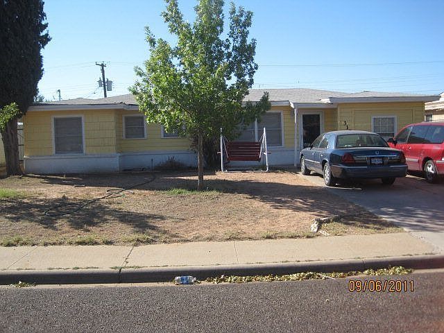 1st image of 318 E 43rd St